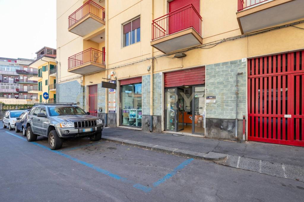 Negozio in vendita a Catania via Tolmezzo, 5
