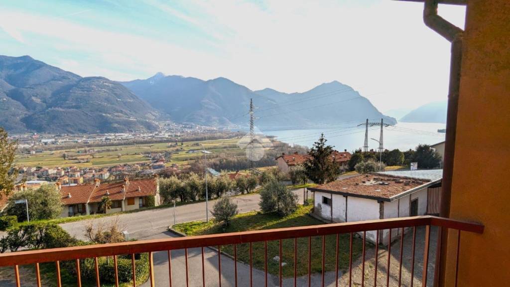Villa a Schiera in vendita a Costa Volpino via Brine, 50