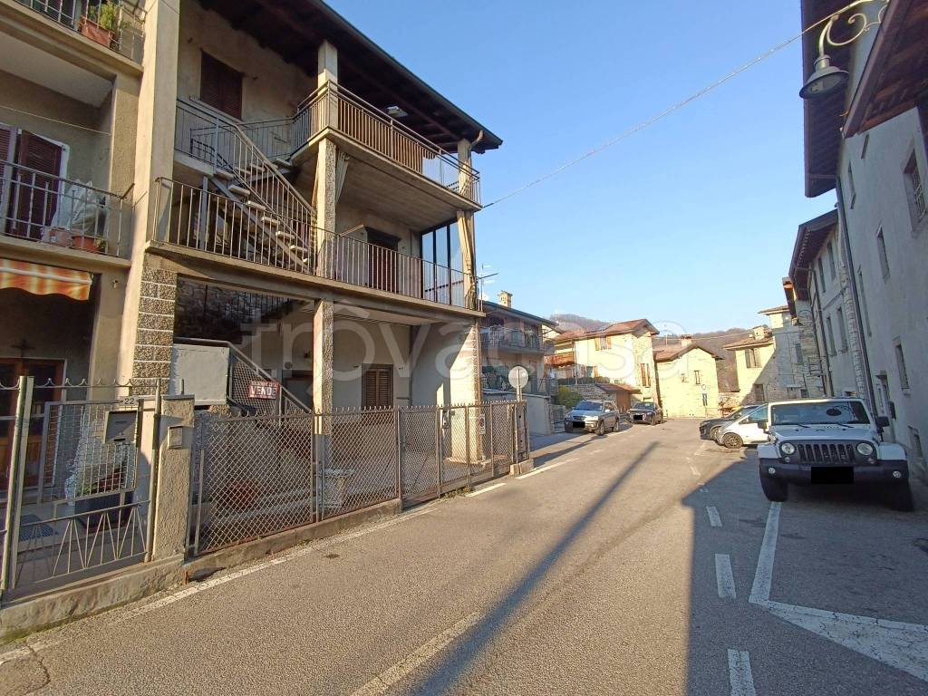 Appartamento in vendita ad Almenno San Salvatore via Mario Pavoni, 20