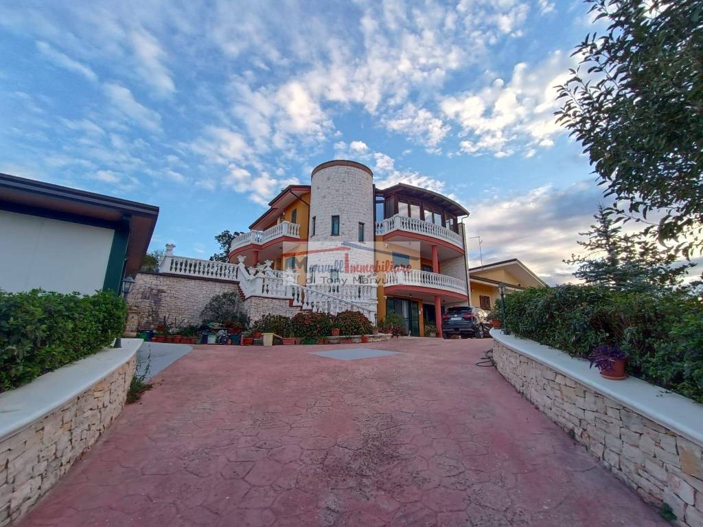 Villa in vendita a Cassano delle Murge via Collina Santa Lucia, 18