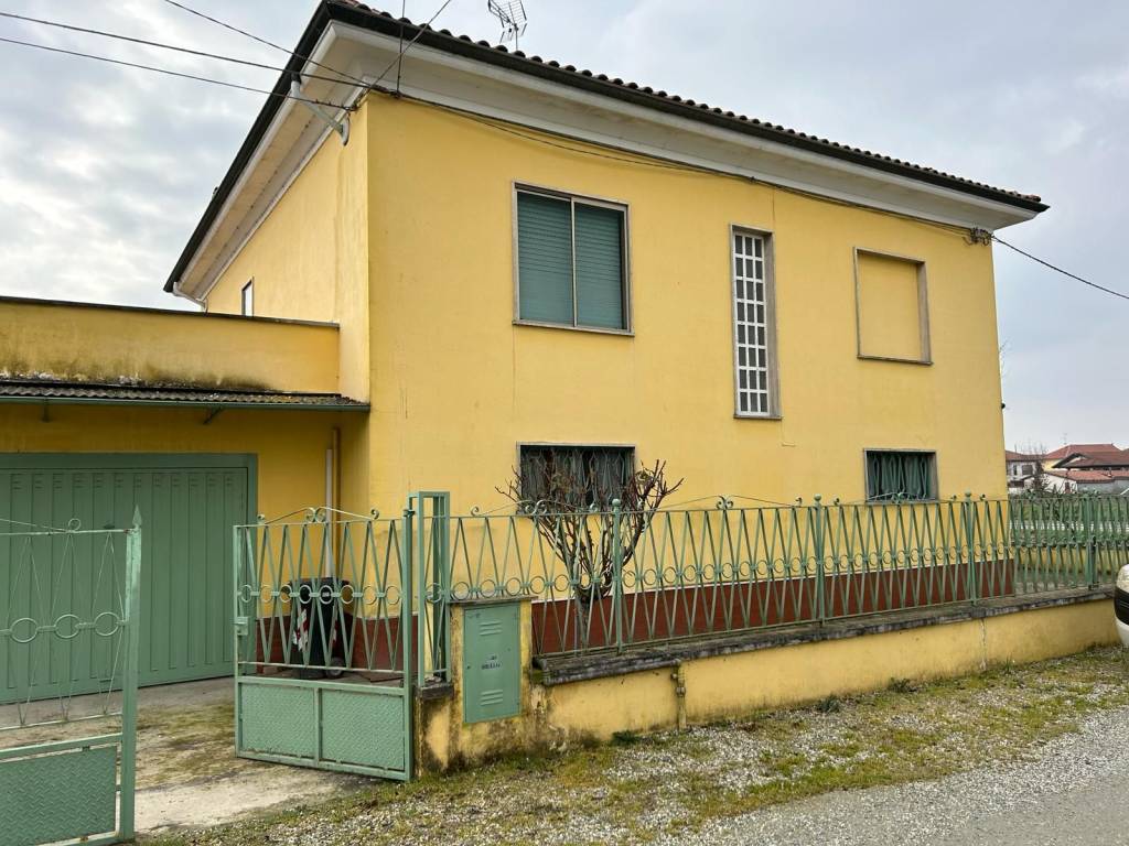 Casa Indipendente in vendita a Casale Monferrato frazione Popolo Cantone Brina, 29/a