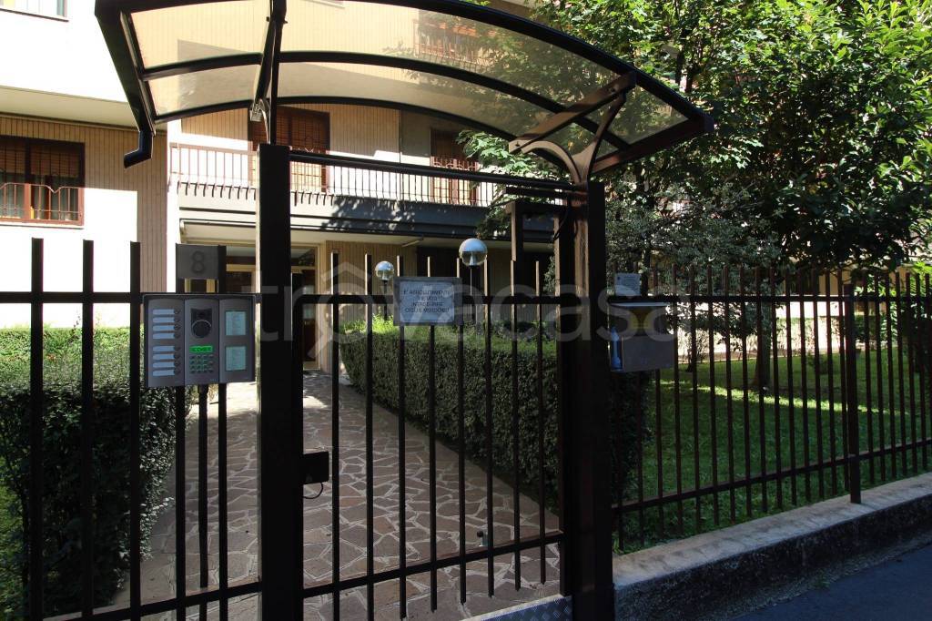 Appartamento in vendita a Cologno Monzese viale Emilia, 6