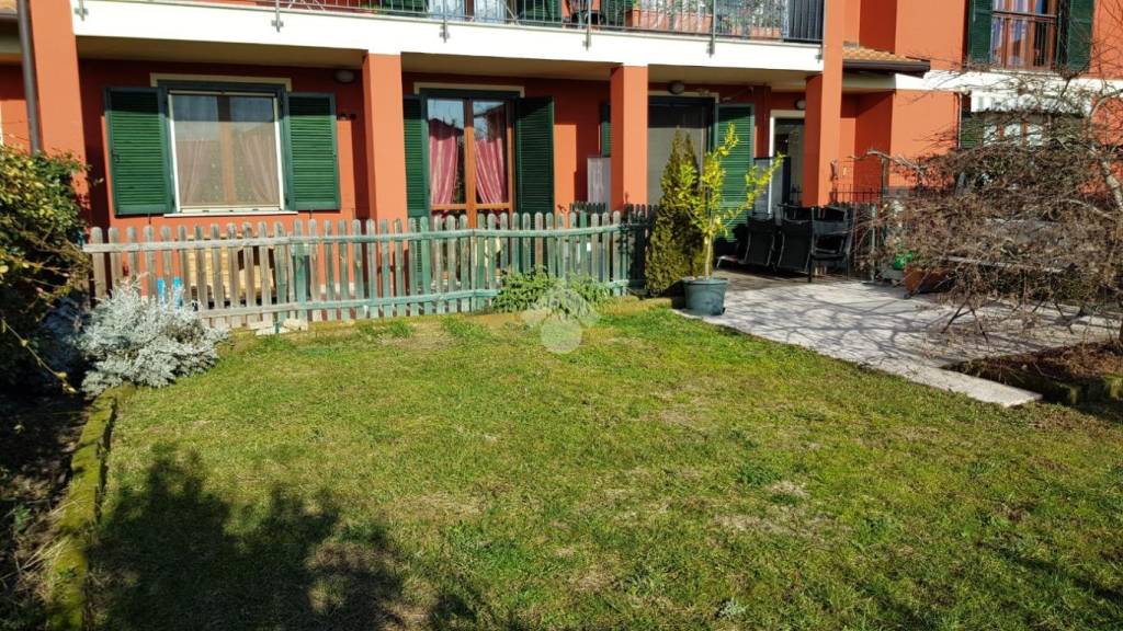 Appartamento in vendita a Varallo Pombia via don bosco, 1