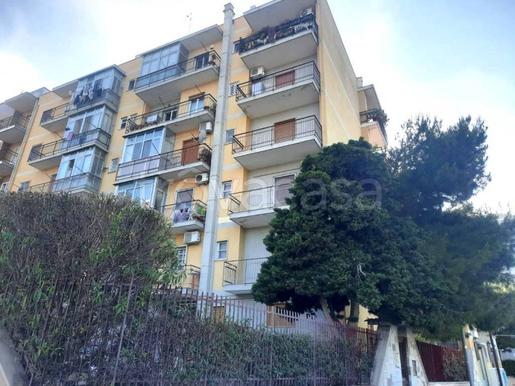 Appartamento in vendita a Bari via Peucetia