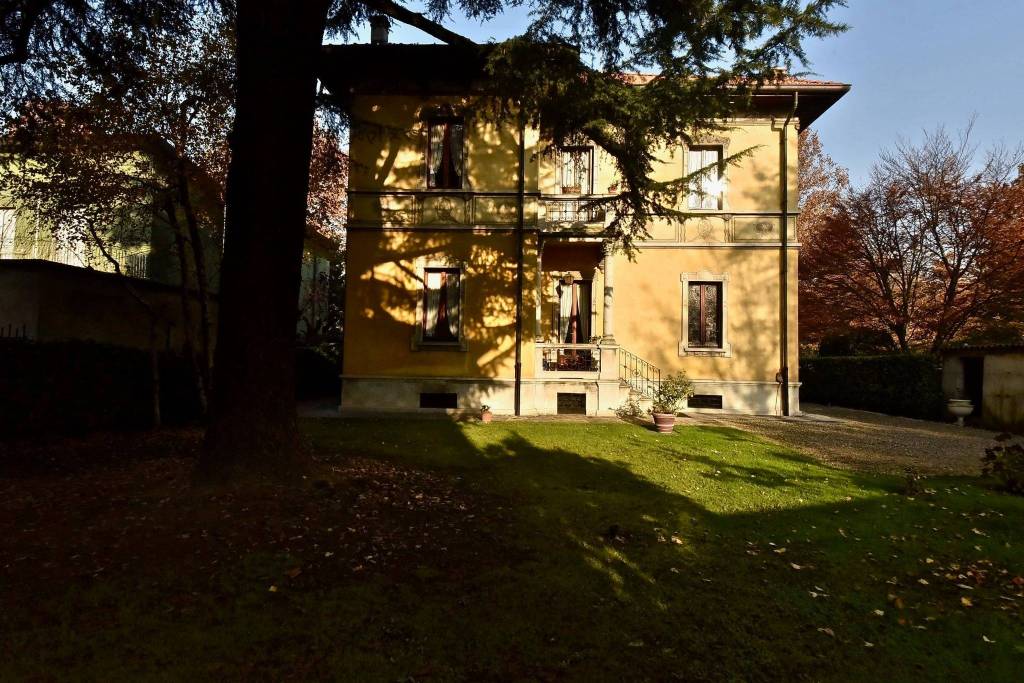 Villa in vendita a Monza viale Cesare Battisti