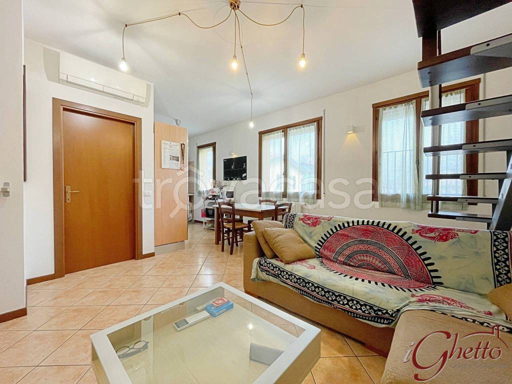 Appartamento in vendita a Cento via Luigi Pirandello, 16