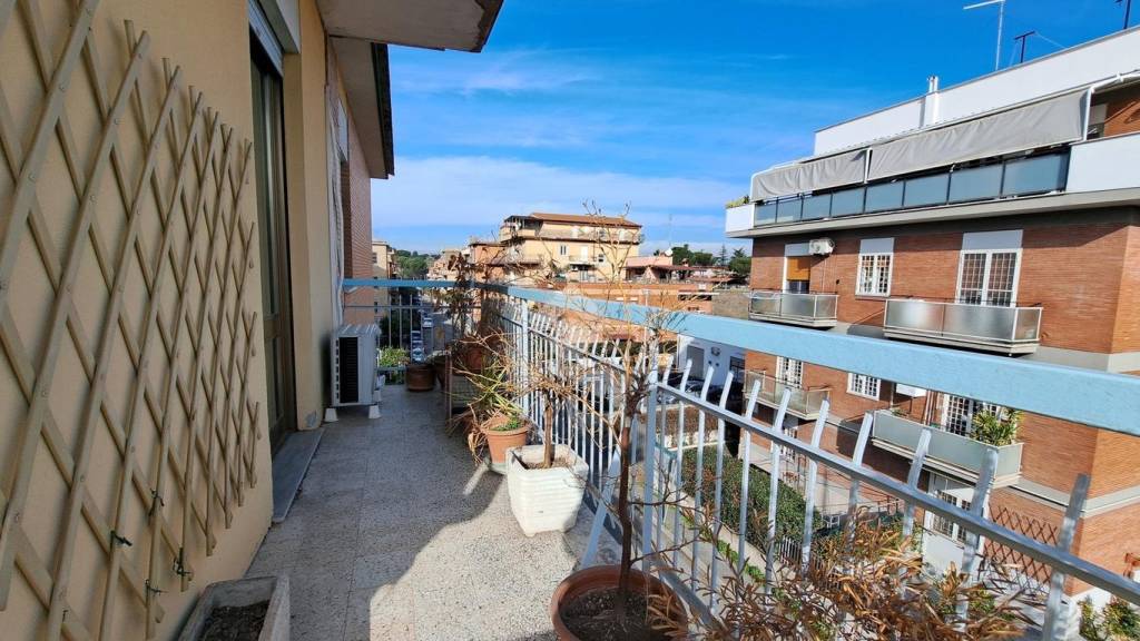 Appartamento in vendita a Roma via Serravalle di Chienti, 4