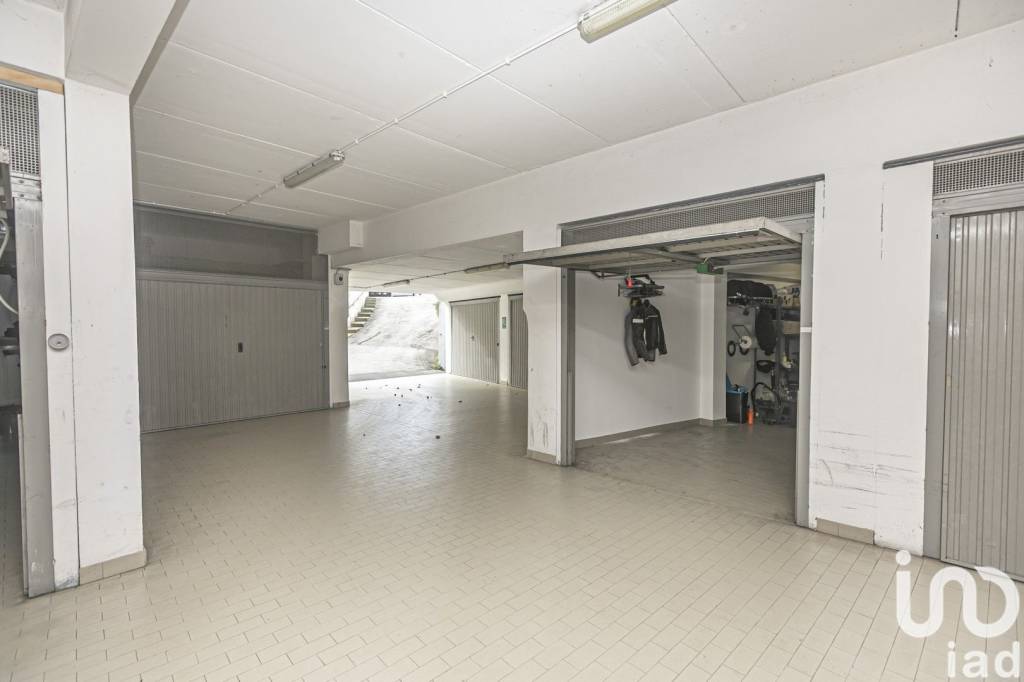 Garage in vendita a Genova via Gianni Ribaldone