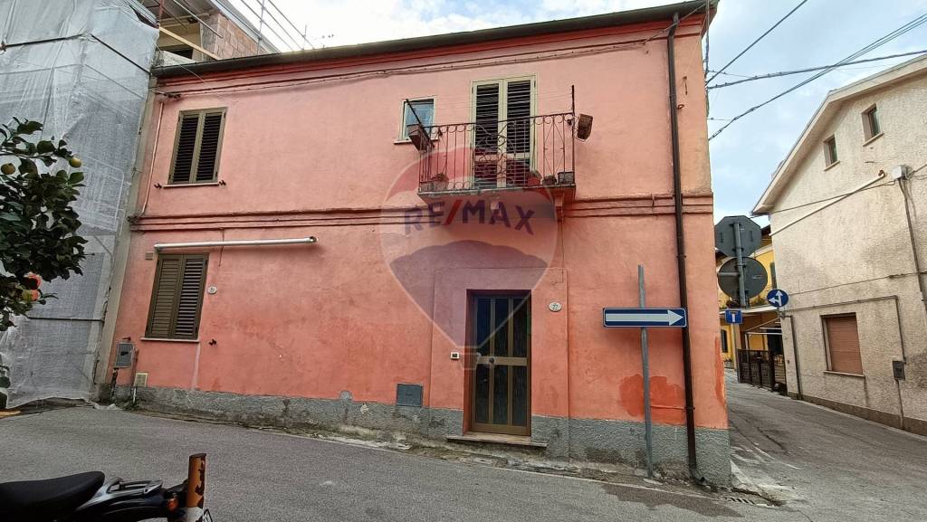 Casa Indipendente in vendita a Fossacesia vico 1 Lanciano, 25