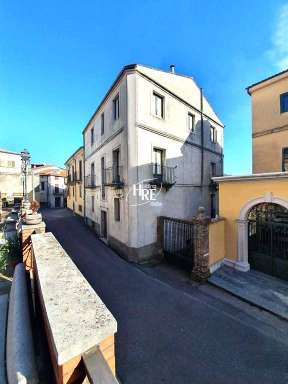 Intero Stabile in vendita a Fagnano Castello via Giuseppe Garibaldi