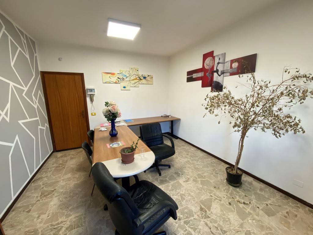 Ufficio in affitto a Carpineti
