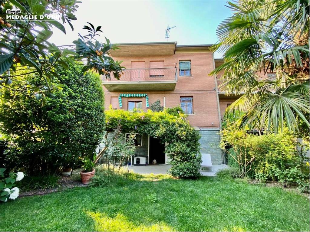 Villa a Schiera in vendita a Modena via alassio