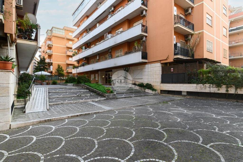 Appartamento in vendita a Roma via Yambo