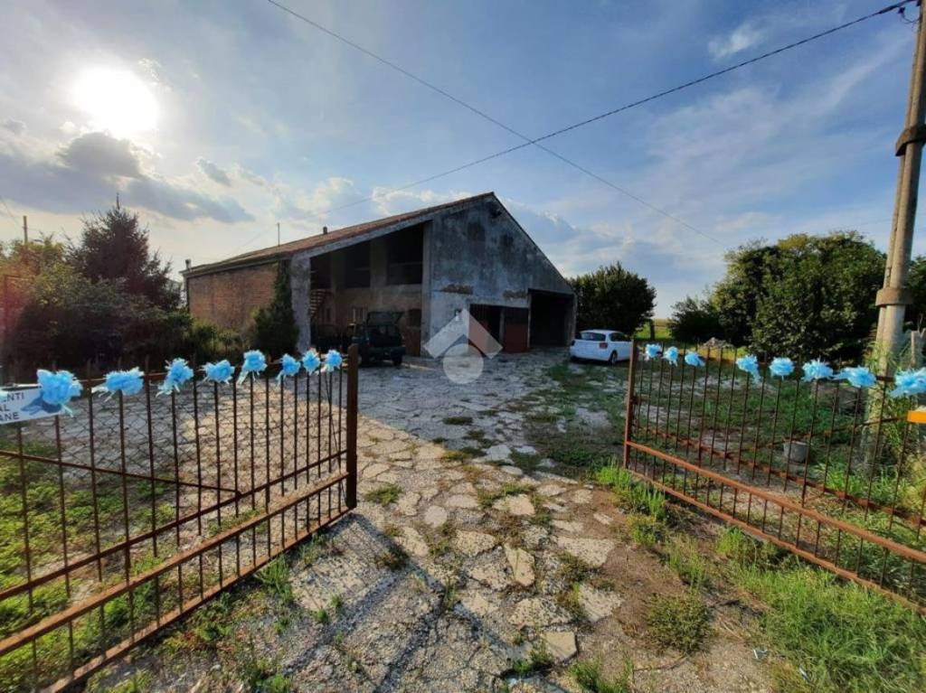 Casa Indipendente in vendita a Boara Pisani via Cadeasse, 38