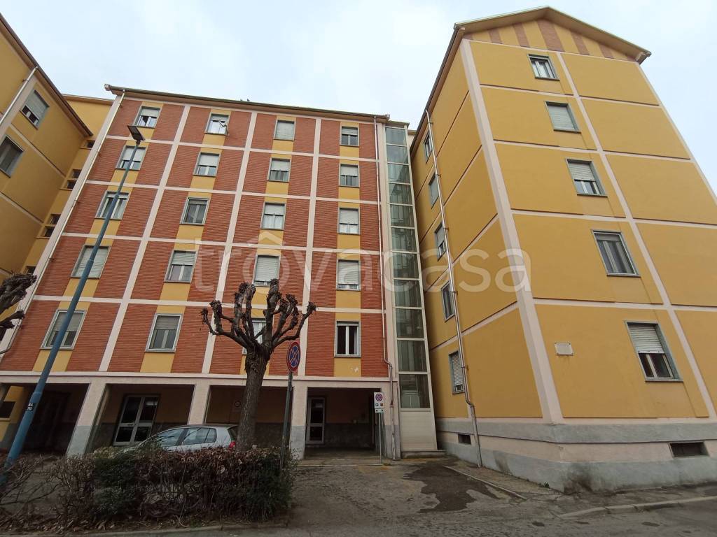 Appartamento in vendita ad Asti via Giuseppe Maggiora Vergano, 10