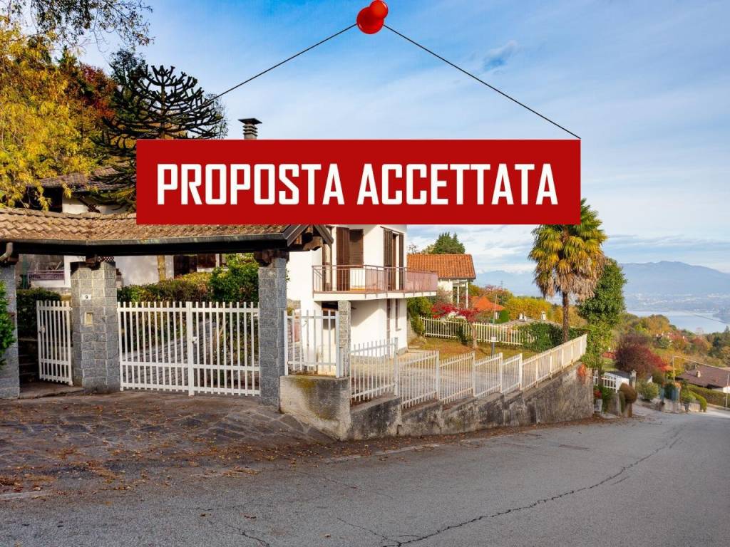 Villa in vendita a Nebbiuno via Erbuiera