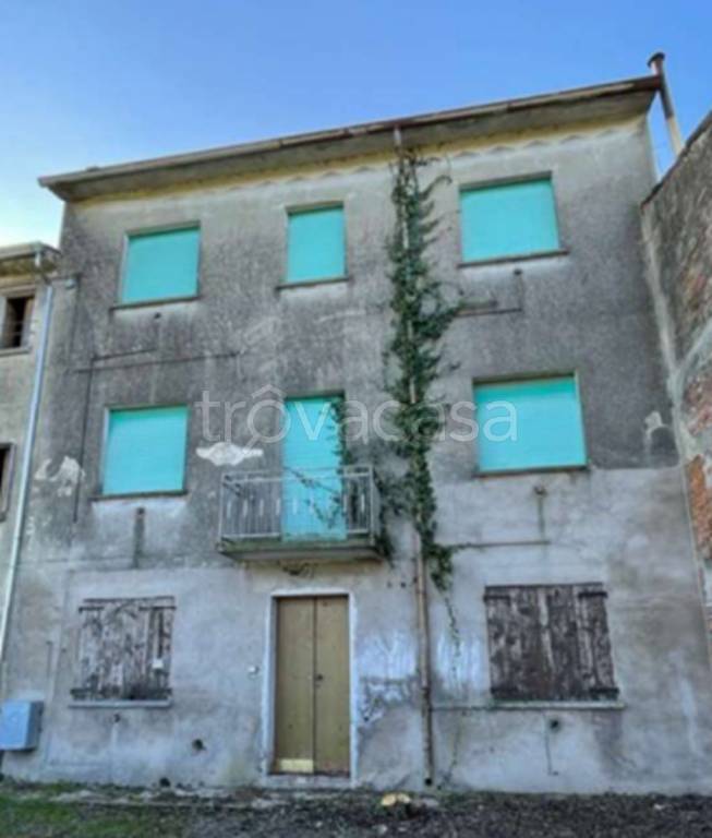 Villa all'asta a San Benedetto Po strada Argine Po Sud, 172