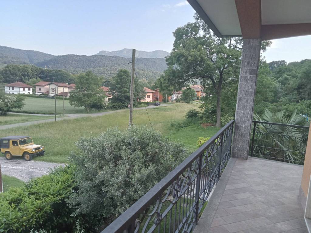 Villa Bifamiliare in vendita a Cassano Valcuvia via Sotto il Sasso, 184