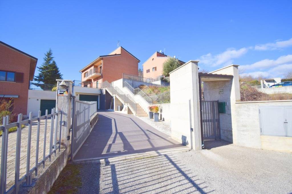 Villa in vendita a L'Aquila via Collevernesco, 164