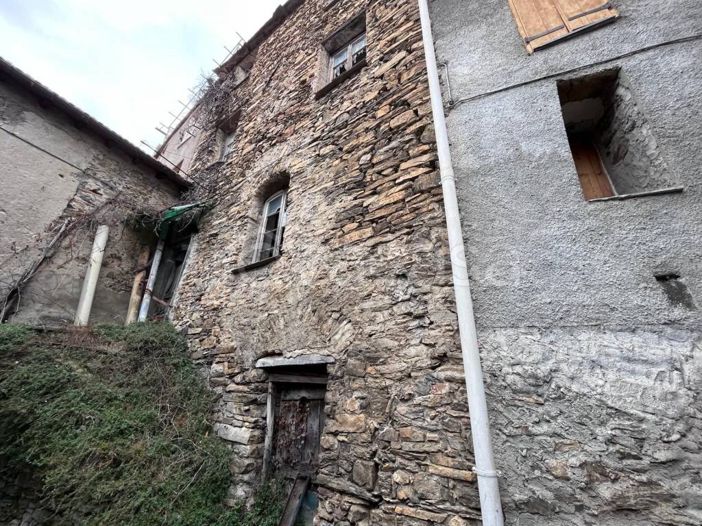 Casa Indipendente in vendita a Molini di Triora via Roma