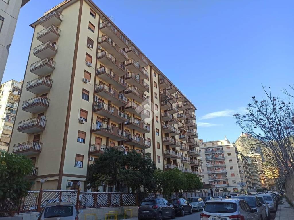 Appartamento in vendita a Palermo via Ammiraglio Persano, 24