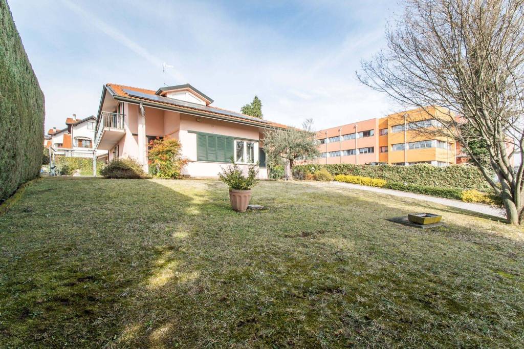 Villa in vendita ad Appiano Gentile via Prato di Mezzo