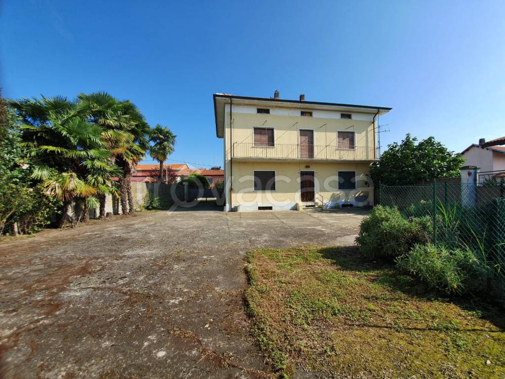 Villa Bifamiliare in vendita a Livorno Ferraris via Roma