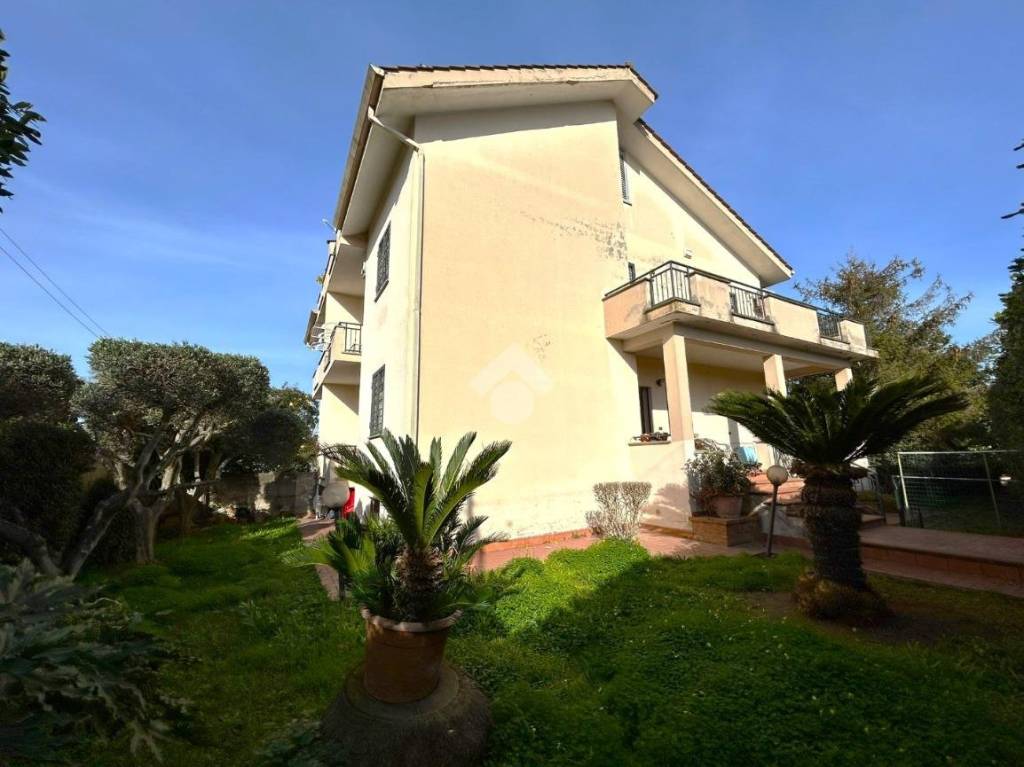 Villa Bifamiliare in vendita ad Aprilia via del Colle