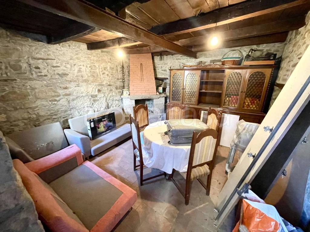 Casa Indipendente in vendita a Borgo Val di Taro frazione Poggiolo, 1.
