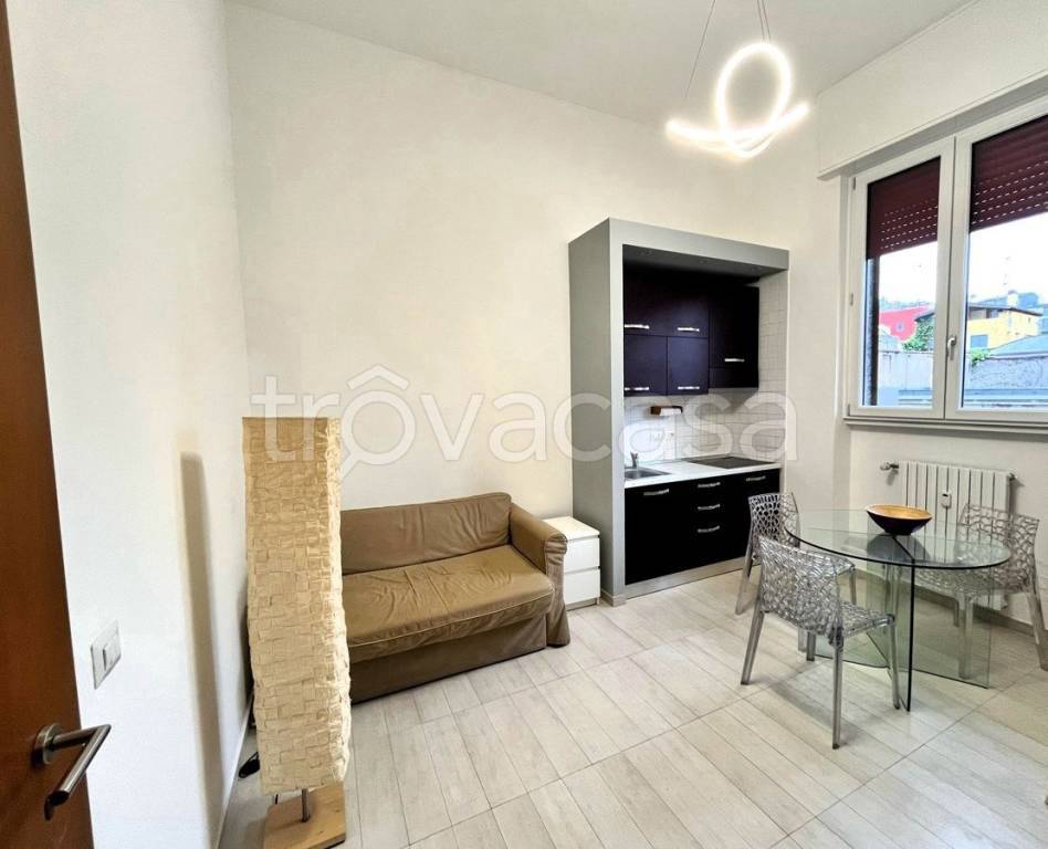 Appartamento in vendita a Milano via Alzaia Navigli Pavese, 62