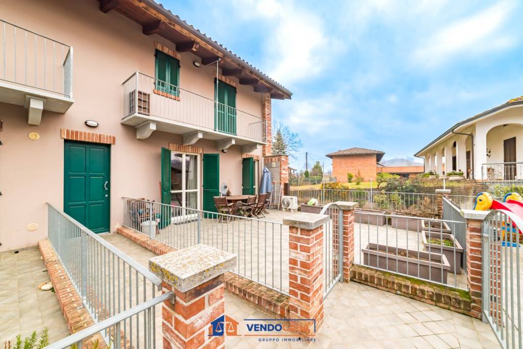 Appartamento in vendita a La Morra frazione Santa Maria Roggeri, 54