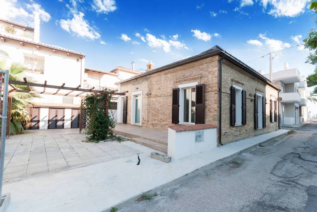 Villa in vendita a Roseto degli Abruzzi via Tunisia, 12