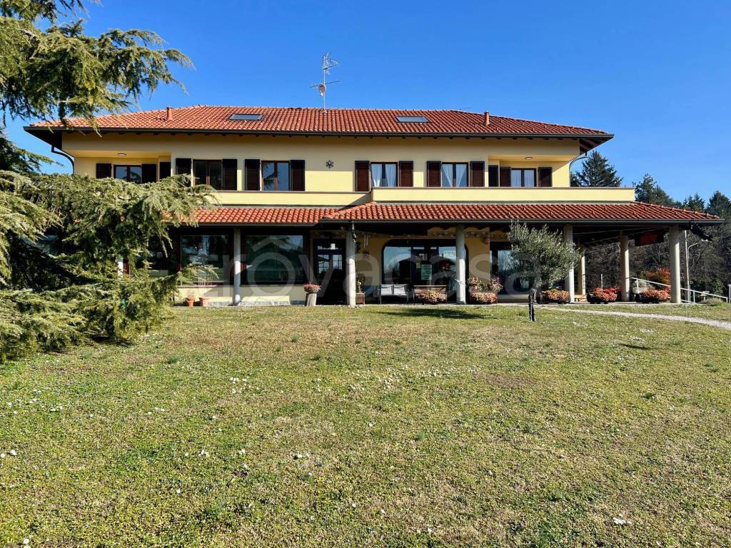Villa Bifamiliare in vendita a Longone al Segrino via Eupilio