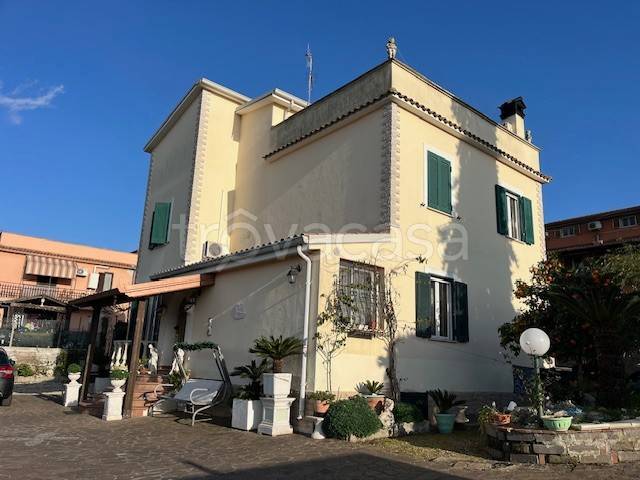 Villa in vendita ad Aprilia via Pollino
