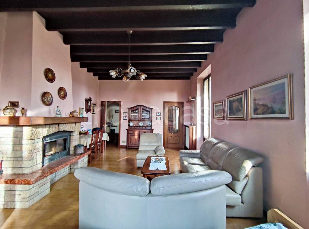 Villa Bifamiliare in vendita a Bregnano via Giuseppe Garibaldi, 74