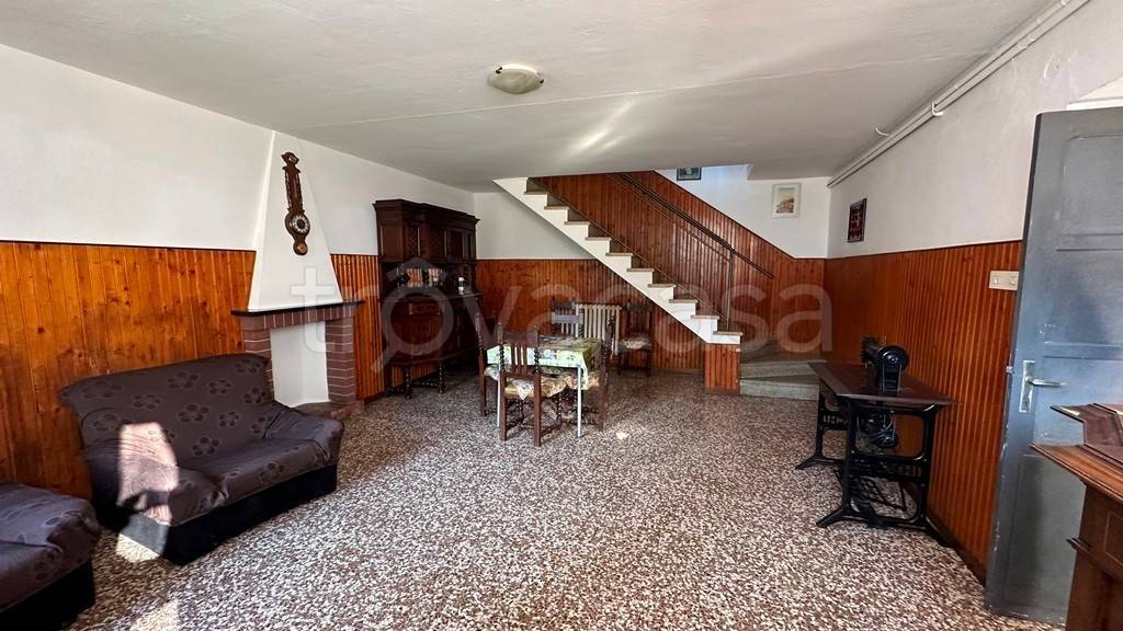 Villa in vendita a Tizzano Val Parma strada di Fontanafredda, 68