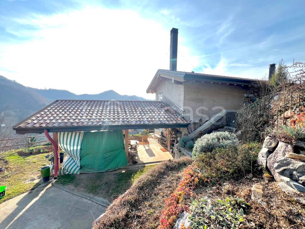 Villa in vendita a Berzo San Fermo via Bescasolo