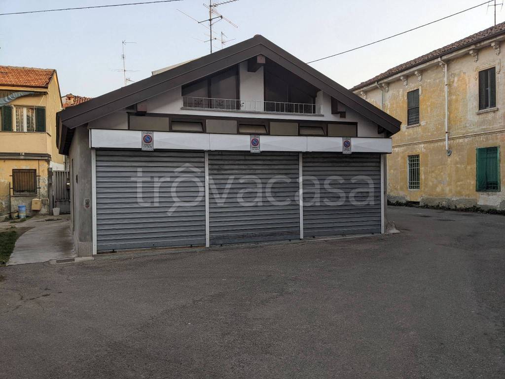 Garage in affitto a Vigevano via Fratelli Demotis, 18