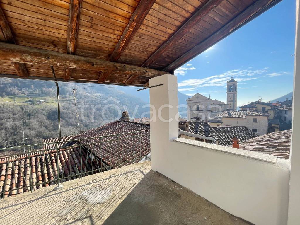 Casa Indipendente in vendita ad Adrara San Rocco via Valdimura, 38