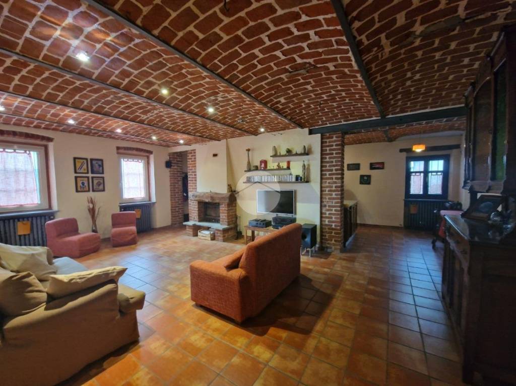 Casa Indipendente in vendita a Dusino San Michele via Normarisio, 5