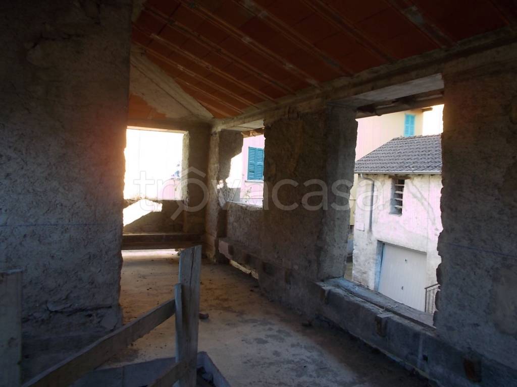 Casa Indipendente in vendita a Schignano via Caldirolo, 15