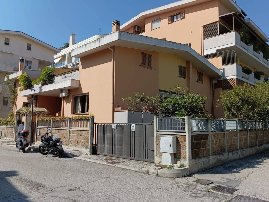 Villa Bifamiliare in vendita a Pescara viale Primo Vere, 116