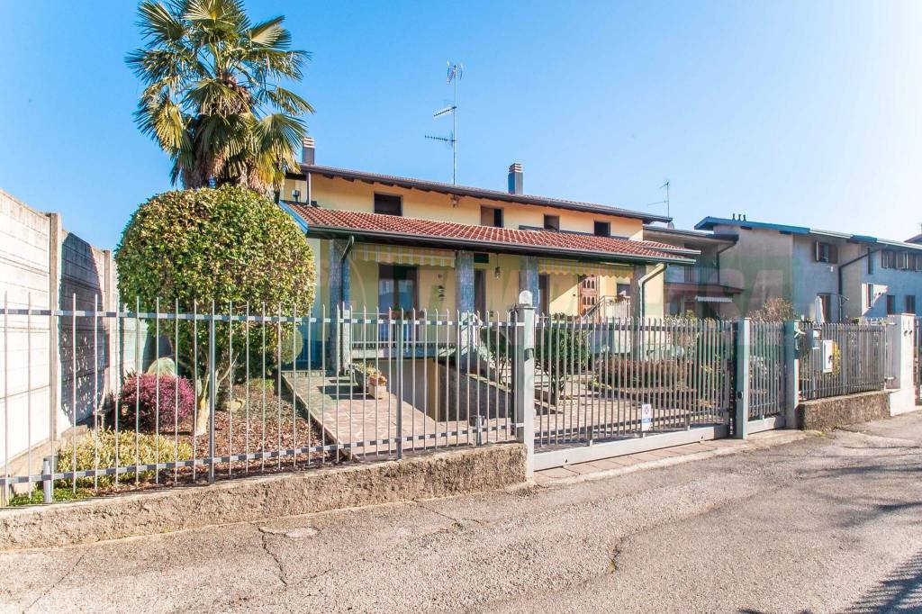 Villa in vendita a Venegono Inferiore via Generale Galvaligi, 5