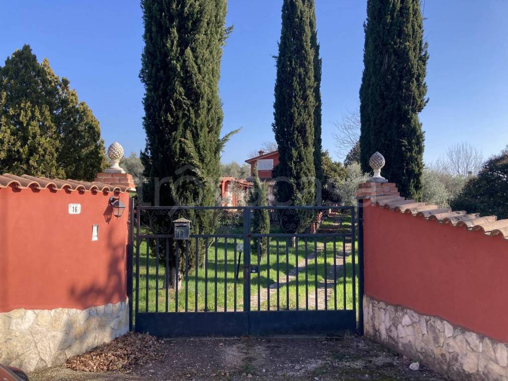 Villa in vendita a Fara in Sabina via Case Sparse Polledrara