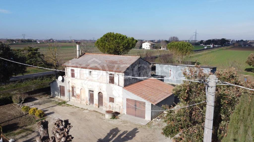 Villa in vendita a Ravenna via Dismano, 376