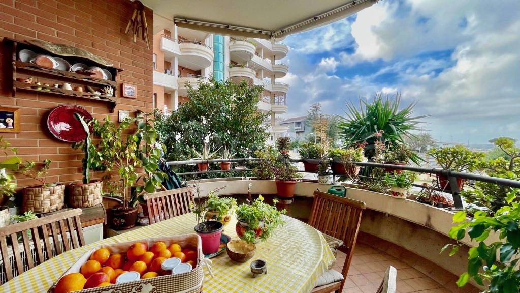 Appartamento in vendita a Roma via Francesco Menzio, 30