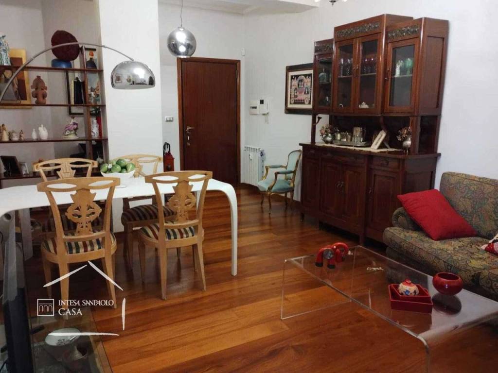 Appartamento in vendita a Roma via Podenzana 36