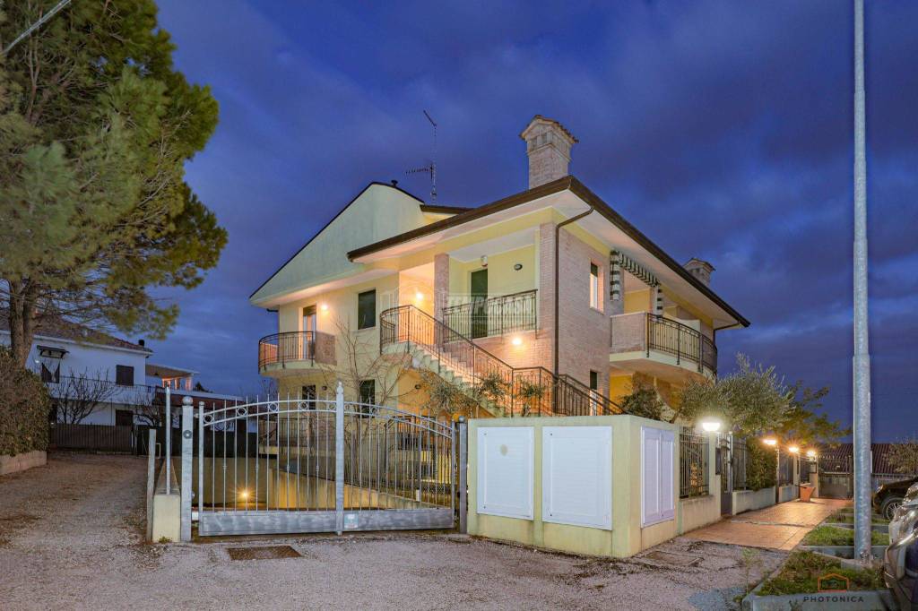 Appartamento in vendita a Coriano via Flaminia Conca, Passano