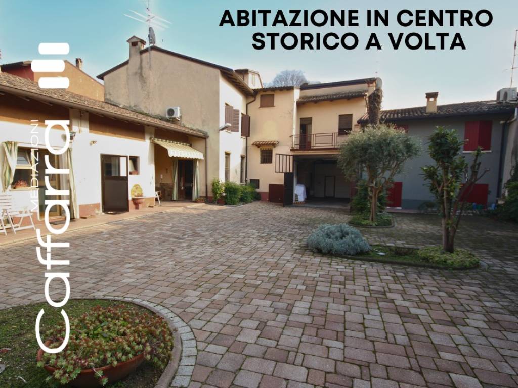 Rustico in vendita a Volta Mantovana via Solferino, 34