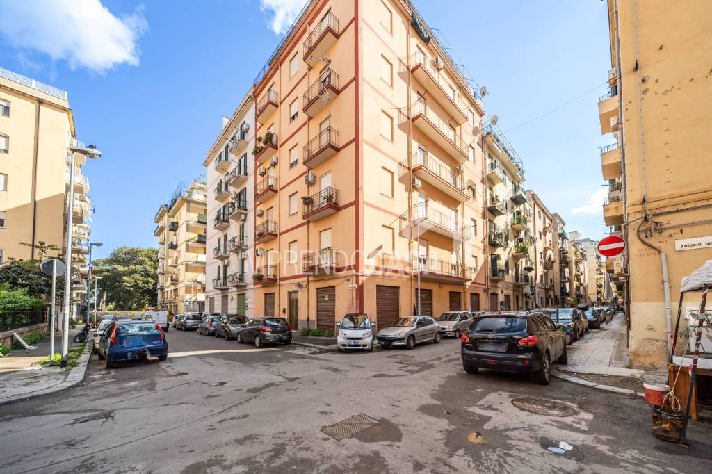 Appartamento in vendita a Palermo via Antonio Lavaggi, 6